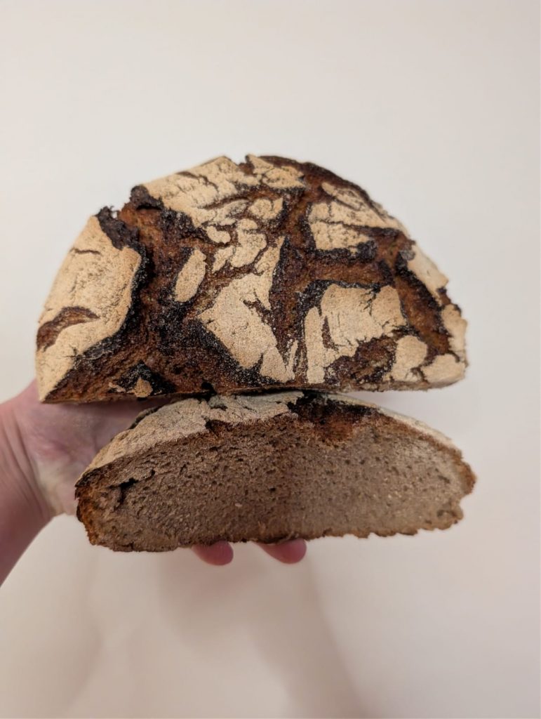 Tourte 100% levain de seigle dur et sa mie aux saveurs noisettes